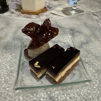 MW Restaurant - MW Candy Bar - New American Near Me - Honolulu, Hawaii