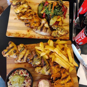 Birdy's - 2 wood boards with our 12 wings and 3 sides. - Chicken Shop Near Me - Paris, 75
