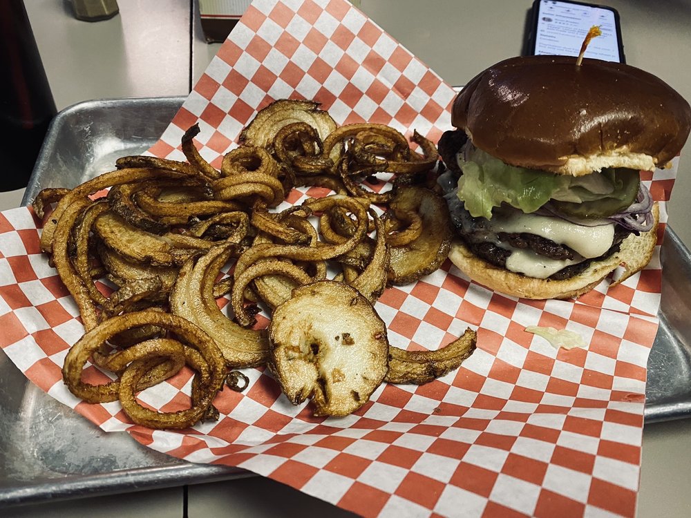 Harry's Restaurant Logo