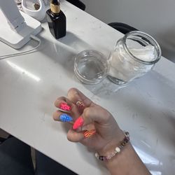 Happy Nails Salon