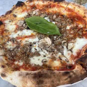 Ama Pizza - Salsiceia e Funghi Pizza - Pizza Near Me - Hillsborough Township, New Jersey Ama Pizza - Salsiceia e Funghi Pizza - Pizza Near Me - Hillsborough Township, New Jersey