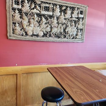 Krua Thai - a table and stools in a restaurant - Thai Near Me - Glenview, Illinois Krua Thai - a table and stools in a restaurant - Thai Near Me - Glenview, Illinois