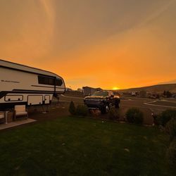 Naches RV Resort - Sunsets + mountain view =