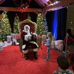 Glow at Hartford - Shortest Santa lines around