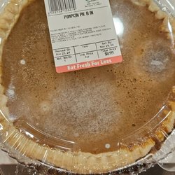 Detwiler's Farm Market - Here shows a pie with a sale by date 11/29. As you can see, it is fully moldy on 11/28. Bought 11/27.
