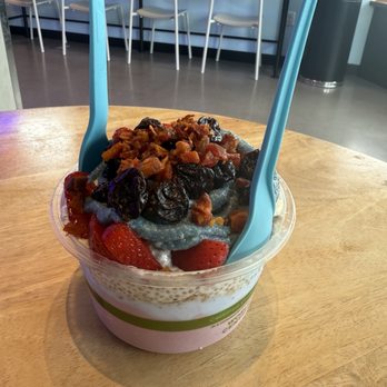 Blue Bowl Superfoods - Regular size bowl to share - Acai Bowls Near Me - Oceanside, California