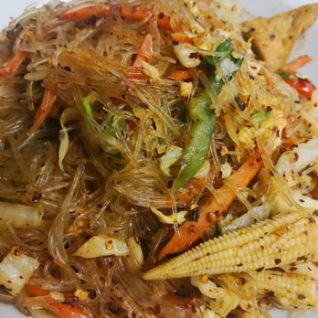 Lina's Lounge - Drunken noodles with Tofu - Sports Bars Near Me - Dubuque, Iowa Lina's Lounge - Drunken noodles with Tofu - Sports Bars Near Me - Dubuque, Iowa