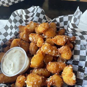Milwaukee Brat House - Cheese Curds - Pubs Near Me - Milwaukee, Wisconsin