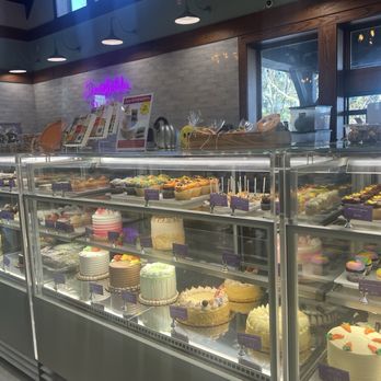 Deerfields Bakery - Bakeries Near Me - Buffalo Grove, Illinois
