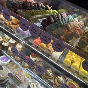 dbakers Sweet Studio - Bakeries Near Me - Miami, Florida