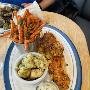 Lure Fish House - Seafood Near Me - Porter Ranch, California