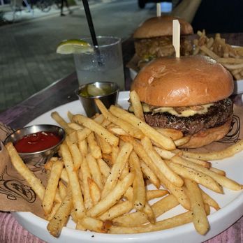 Batch Local Kitchen - Batch Burger - Cocktail Bars Near Me - West Palm Beach, Florida Batch Local Kitchen - Batch Burger - Cocktail Bars Near Me - West Palm Beach, Florida