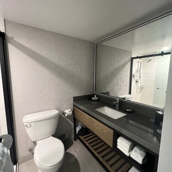 Santa Clara Marriott - Bathroom - Hotels Near Me - Santa Clara, California Santa Clara Marriott - Bathroom - Hotels Near Me - Santa Clara, California