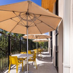 WelbeHealth - Outdoor Patio