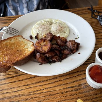 New Leaf Cafe - Fried eggs with Brioche Bread and Homestyle Potatoes - New American Near Me - Eastsound, Washington New Leaf Cafe - Fried eggs with Brioche Bread and Homestyle Potatoes - New American Near Me - Eastsound, Washington