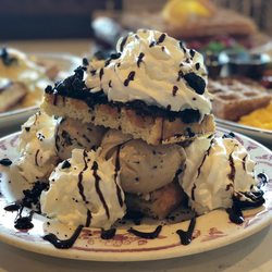 Belgian Waffle Works - Mud Pie!! #IceCreamWaffle for Breakfast? Why not!! #breakfast #brunch #lunch at #BelgianWaffleWorks #LakeArrowhead