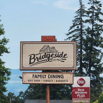 Bridgeside - Sighn outside - American Near Me - Cascade Locks, Oregon Bridgeside - Sighn outside - American Near Me - Cascade Locks, Oregon