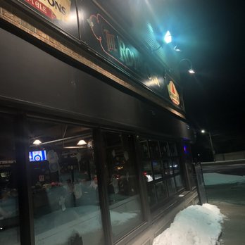 The Royal Oak - the outside of a restaurant at night - British Near Me - Ottawa, Ontario