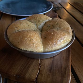 Fred's House - Bread with garlic butter - Seafood Near Me - Cancún, ROO