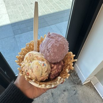 Jeni's Splendid Ice Creams - Brambleberry Crisp Pint Buttercream Birthday Cake Pint Wildberry Lavender Pint - Ice Cream & Frozen Yogurt Near Me - Dallas, Texas