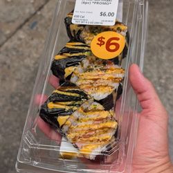 Taking the last 6-piece Spam Norimaki to the checkout