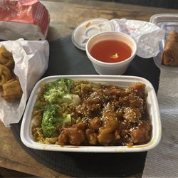 Happy Wok - Sesame Chicken