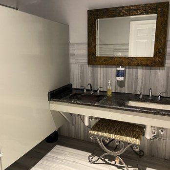 Pho 4 Ever - Clean, neat bathroom. - Vietnamese Near Me - Memphis, Tennessee