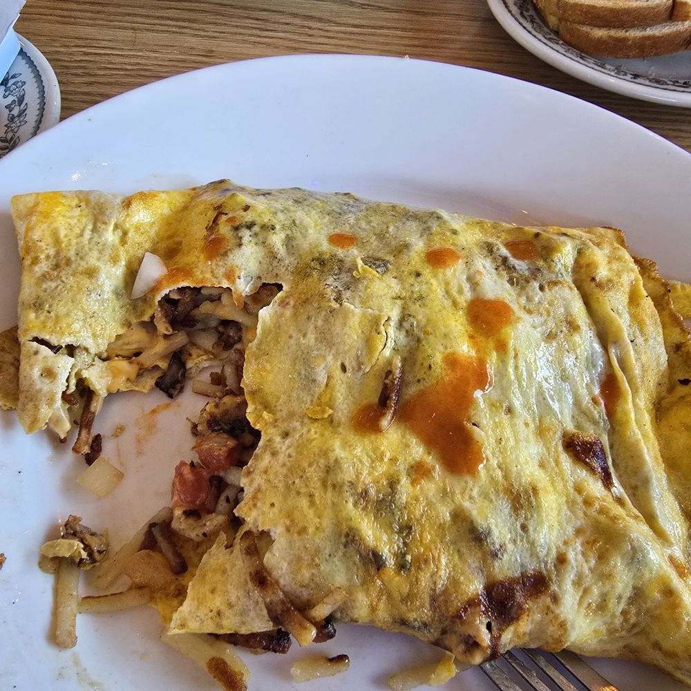 Green Lantern - momo omlette with sausage and hash browns - Diners Near Me - Toledo, Ohio Green Lantern - momo omlette with sausage and hash browns - Diners Near Me - Toledo, Ohio