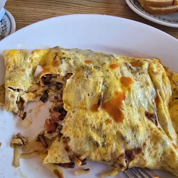 Green Lantern - momo omlette with sausage and hash browns - Diners Near Me - Toledo, Ohio Green Lantern - momo omlette with sausage and hash browns - Diners Near Me - Toledo, Ohio