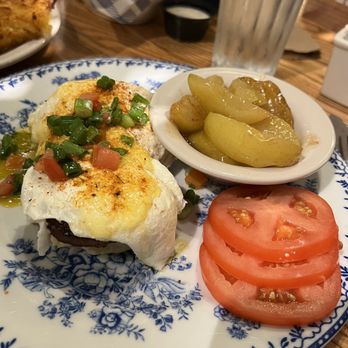 Cracker Barrel Old Country Store - Eggs Benny - American Near Me - Sturbridge, Massachusetts