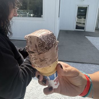 Bellvale Farms Creamery - Chocolate with chocolate sprinkles, and a kitty cone - Ice Cream & Frozen Yogurt Near Me - Warwick, New York