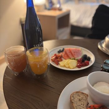 Alila Ventana Big Sur - Breakfast room service - Resorts Near Me - Big Sur, California Alila Ventana Big Sur - Breakfast room service - Resorts Near Me - Big Sur, California