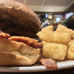 Captains Table - A burger