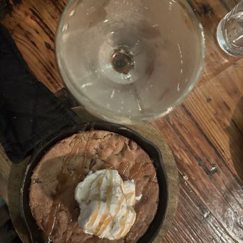Whiskey 'N Rye Smokehouse - Baked cookie with vanilla ice cream - Barbeque Near Me - Solvang, California Whiskey 'N Rye Smokehouse - Baked cookie with vanilla ice cream - Barbeque Near Me - Solvang, California