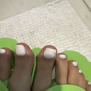 Oasis Nails Lounge - You can see that the polish was not applied evenly. I bumped my big toe but even without the gash it still looks awful. - Nail Salons Near Me - Houston, Texas Oasis Nails Lounge - You can see that the polish was not applied evenly. I bumped my big toe but even without the gash it still looks awful. - Nail Salons Near Me - Houston, Texas
