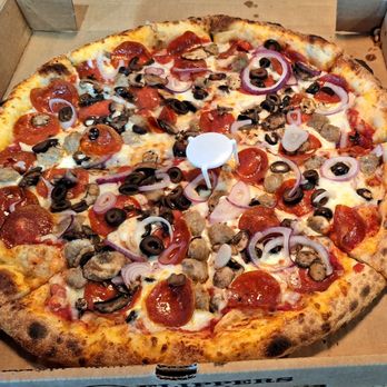 Flippers Pizza - 16" Deluxe Pizza - Pizza Near Me - Tampa, Florida Flippers Pizza - 16" Deluxe Pizza - Pizza Near Me - Tampa, Florida
