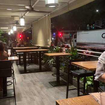 Aloha Steak House - outside dining - Steakhouses Near Me - Honolulu, Hawaii
