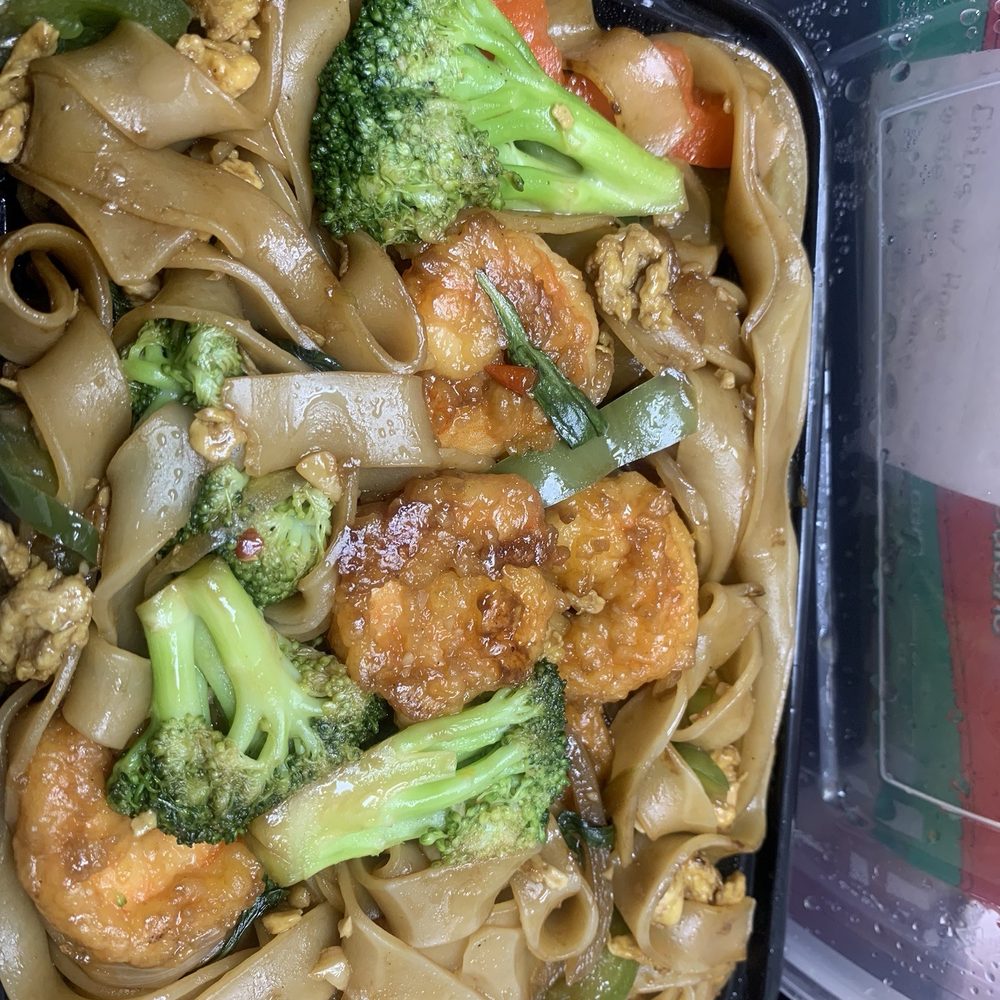 Chick'n Wok - Thai Shrimp noodles with broccoli med spicy - Chinese Near Me - Marietta, Georgia Chick'n Wok - Thai Shrimp noodles with broccoli med spicy - Chinese Near Me - Marietta, Georgia