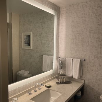Hyatt Regency Cincinnati - Hotel room bathroom - Hotels Near Me - Cincinnati, Ohio