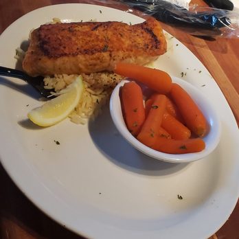 Cheddar's Scratch Kitchen - Salmon dry, not impressed with the presentation - Comfort Food Near Me - Mcdonough, Georgia Cheddar's Scratch Kitchen - Salmon dry, not impressed with the presentation - Comfort Food Near Me - Mcdonough, Georgia