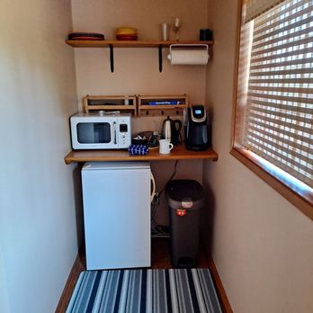 Deer Harbor Inn - Mini kitchen - Hotels Near Me - Deer Harbor, Washington