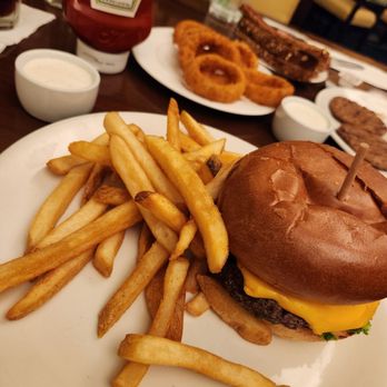 The Pechanga Cafe - Cheeseburger and fries - New American Near Me - Temecula, California