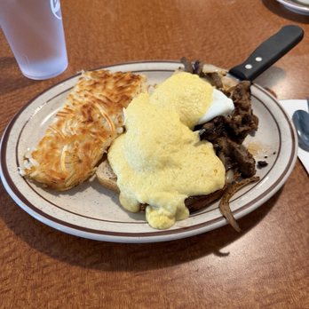 Evergreen Inn & Pub - Steak Benedict with hash brown - Pubs Near Me - San Jose, California