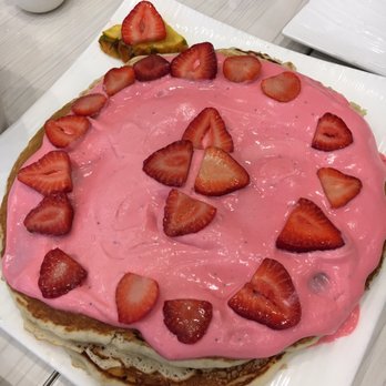 Moena Café - Strawberry pancakes - Cafes Near Me - Honolulu, Hawaii Moena Café - Strawberry pancakes - Cafes Near Me - Honolulu, Hawaii