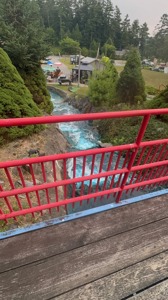 Quechee Gorge Mini Golf Logo