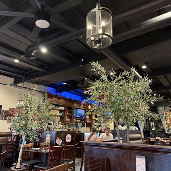 Roux Seafood Kitchen - Dining Room - Seafood Near Me - Huntington Beach, California