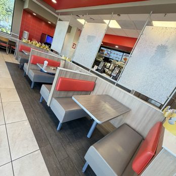 Burger King - Inside seating - Fast Food Near Me - Patterson, California