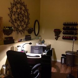 CaraVails Day Spa - Nail room