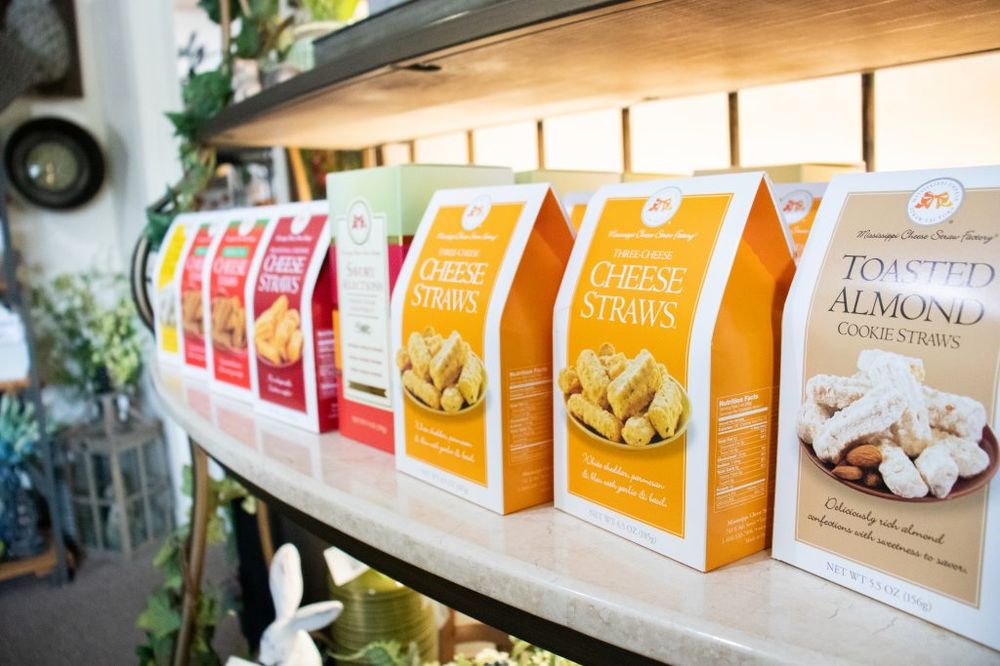 THE TOWN FRAMERY & GIFTS Updated September 2024 12814 Kingston Pike