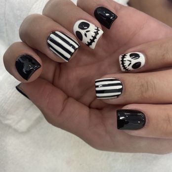 Four Seasons Nails - Jack Skellington Nightmare Before Christmas Halloween theme nails - Nail Salons Near Me - Redlands, California
